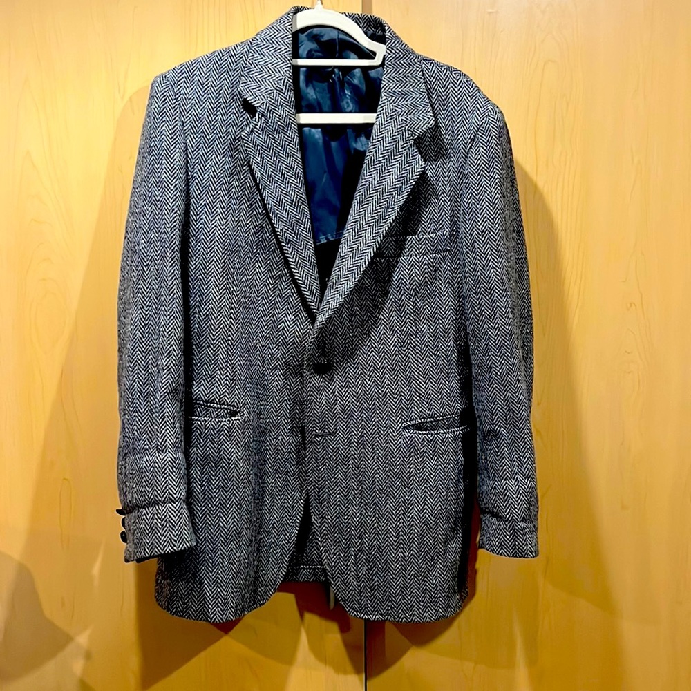 Men’s vintage small dark gray, Scottish tweed blazer.